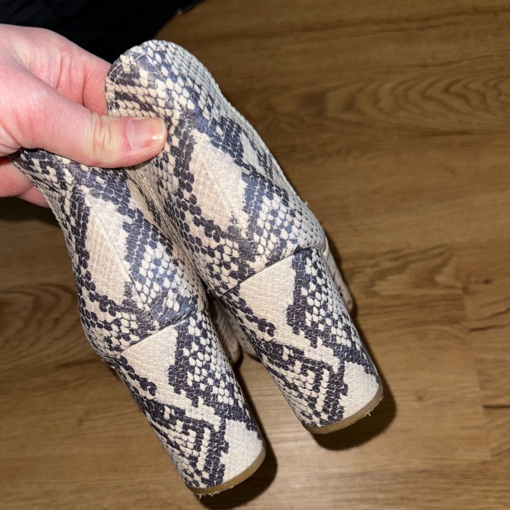 Steve Madden “Rookie” - Picture 3 of 4